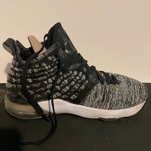 Lebron xvii GS boys size 7